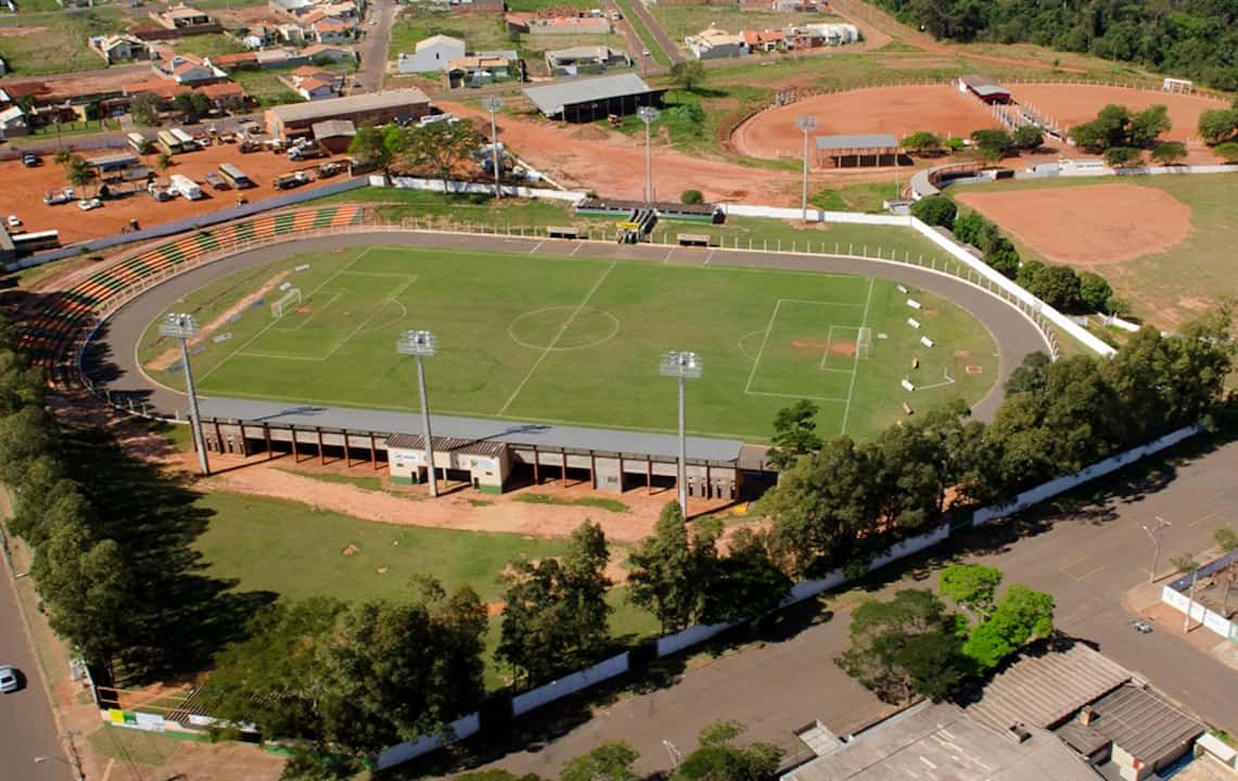Governo de Naviraí determina restauração da iluminação do estádio Virotão