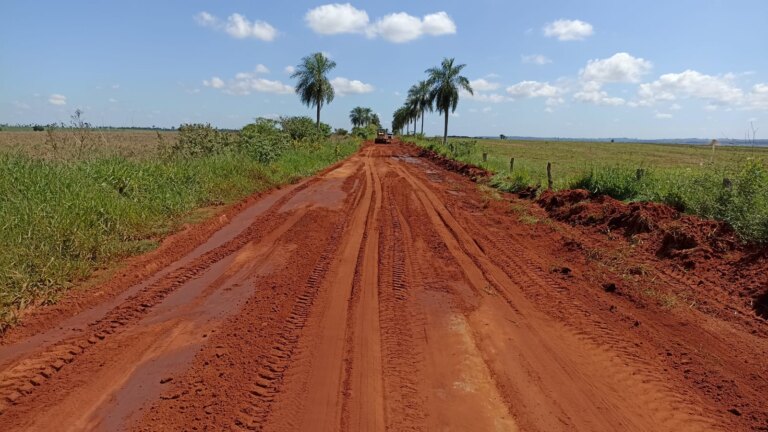 Governo de Naviraí vistoria estradas rurais recuperadas pelo Município