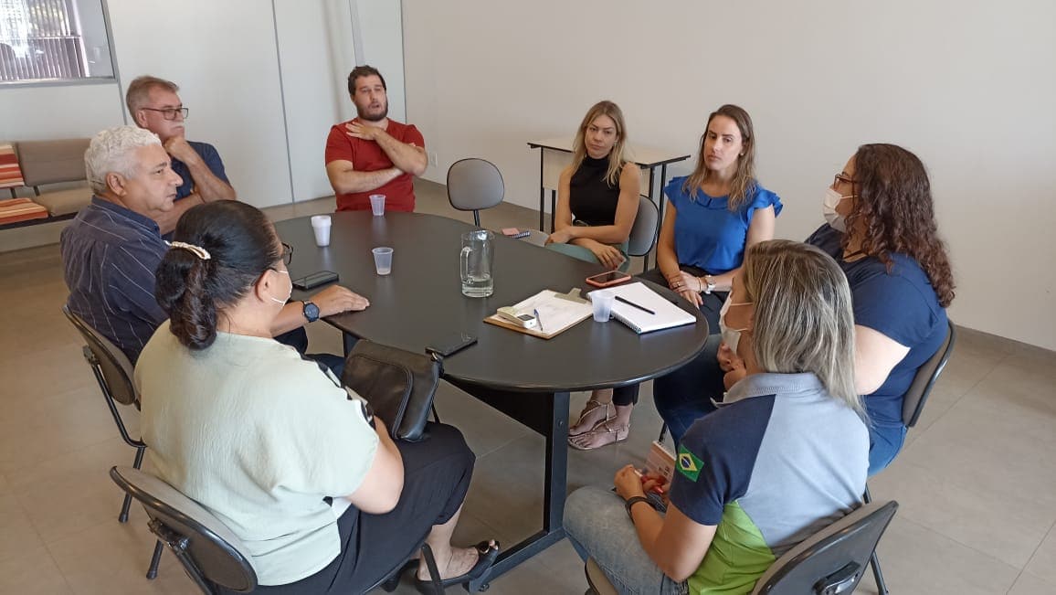 GEDEC e UEMS discutem parceria que visa qualificar o comércio na área de alimentação