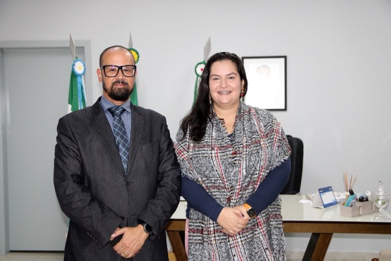 Prefeitura de Naviraí recebe visita do novo Delegado Titular da Delegacia Regional de Polícia Civil de Naviraí Prefeitura de Naviraí recebe visita do novo Delegado Titular da Delegacia Regional de Polícia Civil de Naviraí