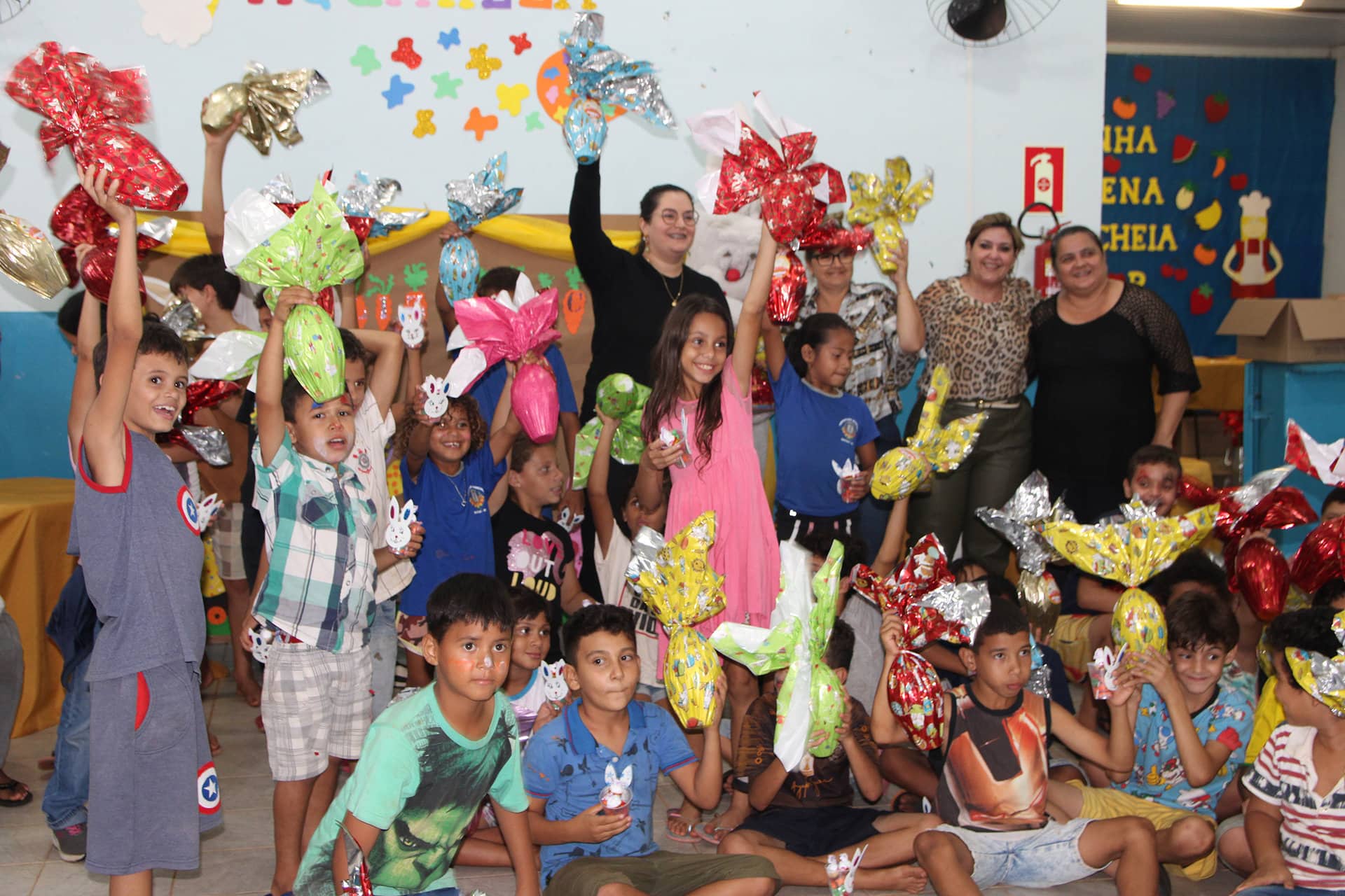Governo de Naviraí, através da Gerência de Assistência Social, distribui Ovos de Páscoa