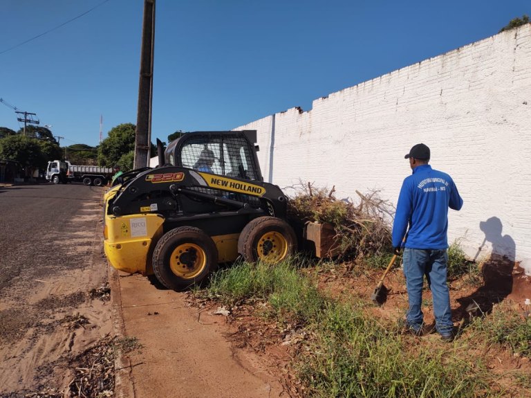 Prefeitura de Naviraí intensifica ações de manutenção e limpeza das vias públicas
