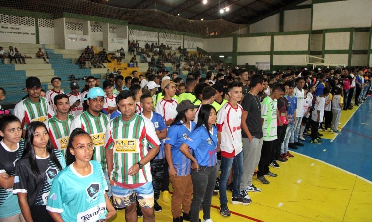 Prefeitura de Naviraí dá início a três competições de Futsal envolvendo 75 equipes e mais de 700 atletas