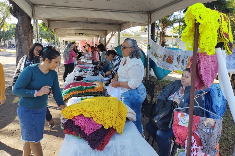 6ª Feira do Artesanato de Naviraí destaca produção local e gera renda aos expositores