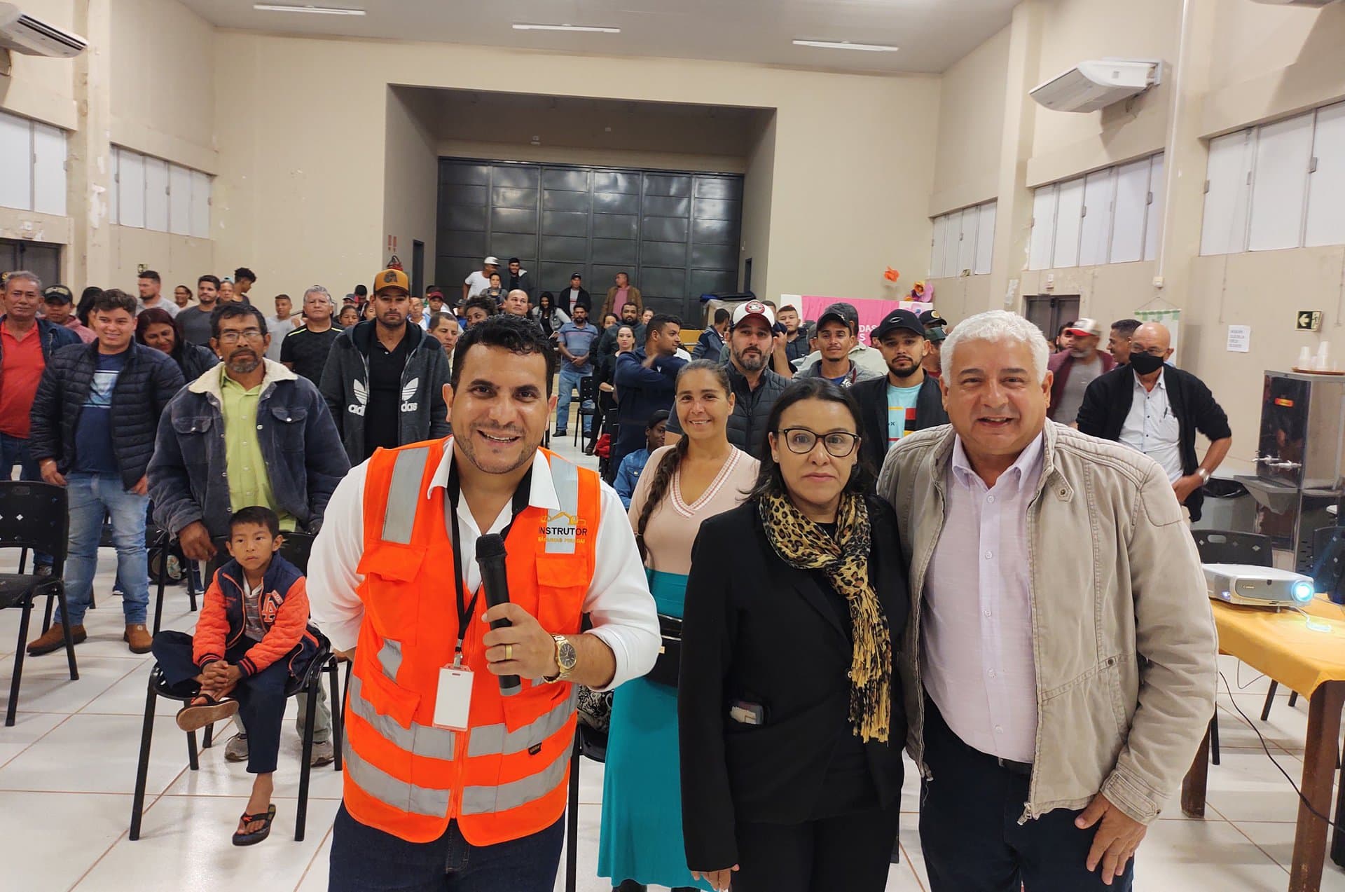 Com mais de 200 inscritos, Naviraí realiza Curso de Máquinas Pesadas para homens e mulheres