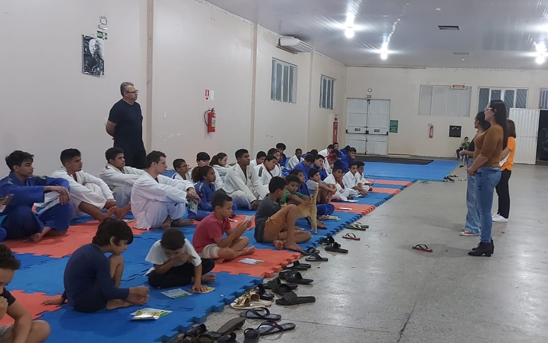 Gerência de Assistência Social divulga o Maio Laranja no Projeto de Judô da Seleta de Naviraí