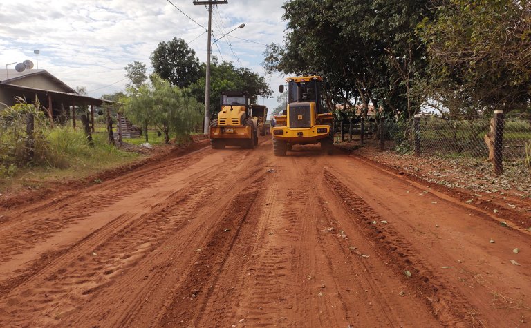 Prefeitura de Naviraí inicia obra que visa cascalhar estradas no Cinturão Verde
