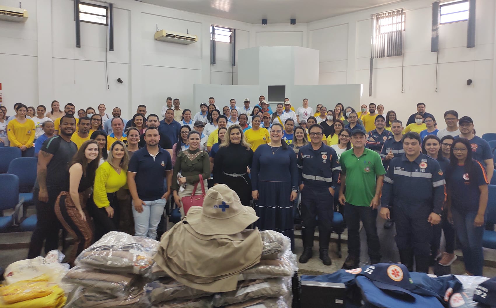 Prefeitura de Naviraí entrega materiais de EPI e uniformes ao SAMU, Agentes de Endemias e Agentes Comunitários de Saúde