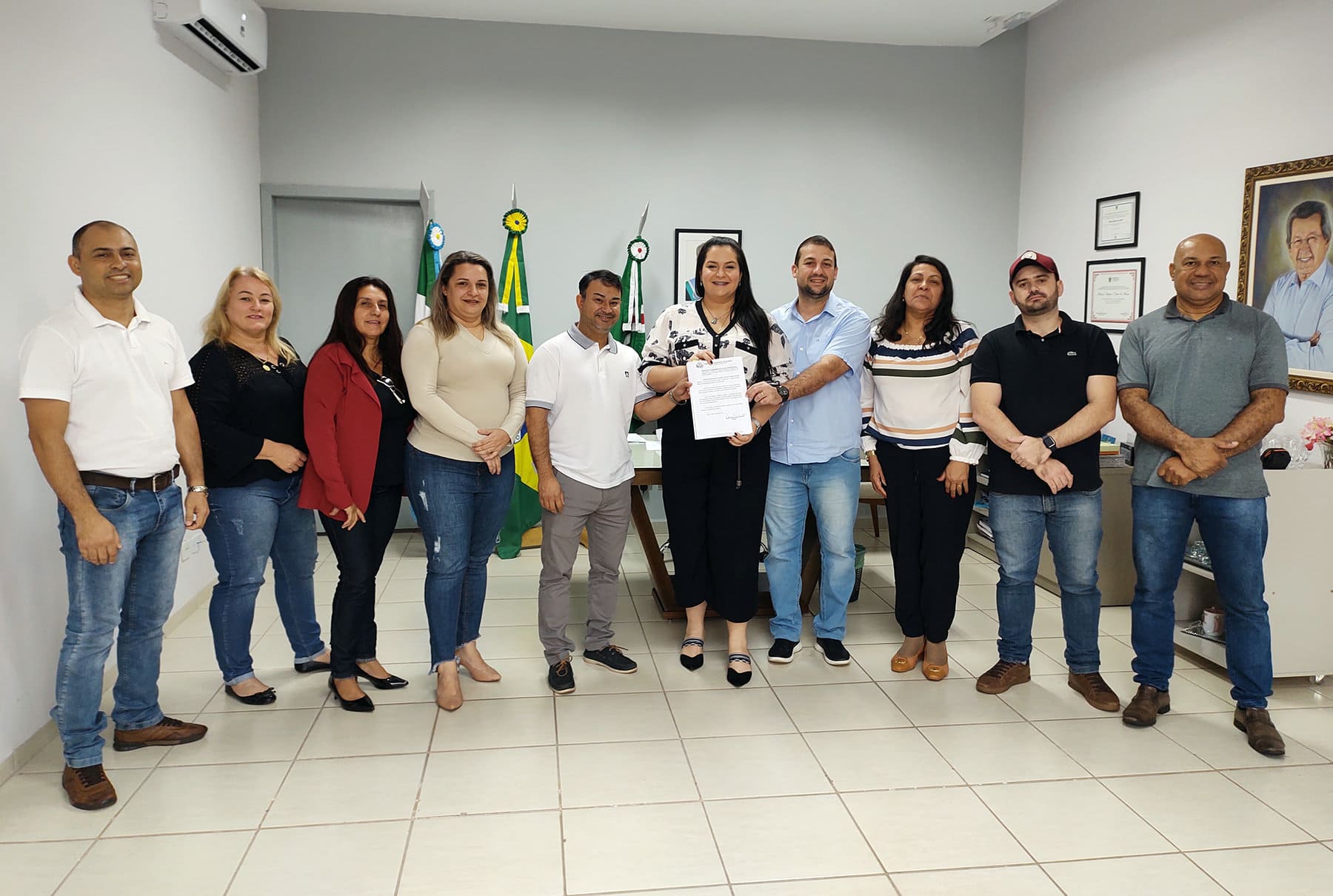 Prefeitura de Naviraí concede mais 10% e reposição salarial aos professores chega a 27,87% no ano