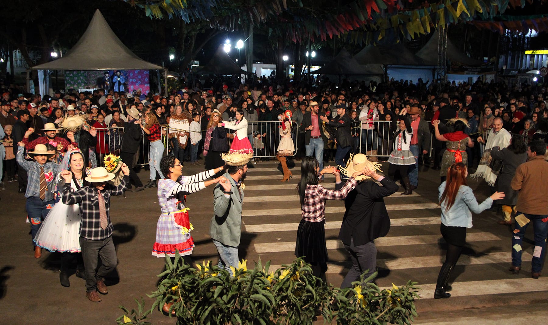 Apresentações culturais e show de João Carreiro marcam a segunda noite da 19ª Fejunavi