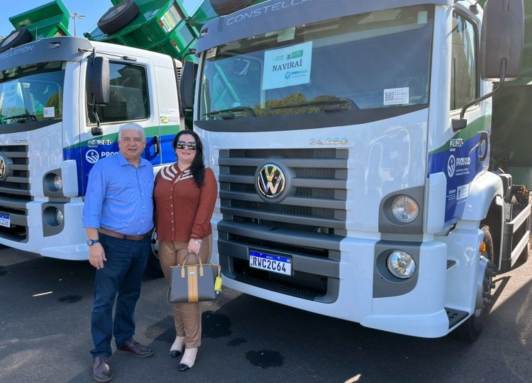 Prefeitura de Naviraí recebe caminhão caçamba e motoniveladora para fortalecer a agricultura familiar