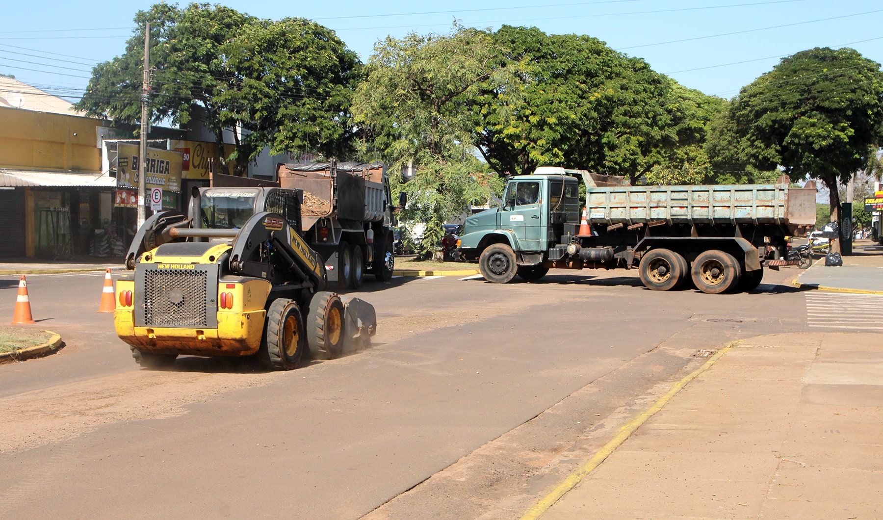 Com varrição mecanizada, Prefeitura de Naviraí intensifica limpeza das vias públicas