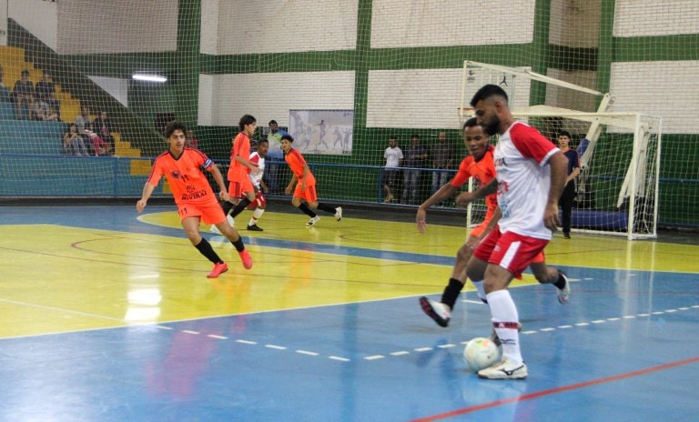 Copa Cidade Naviraí de Futsal movimenta as noites no Ginásio Poliesportivo