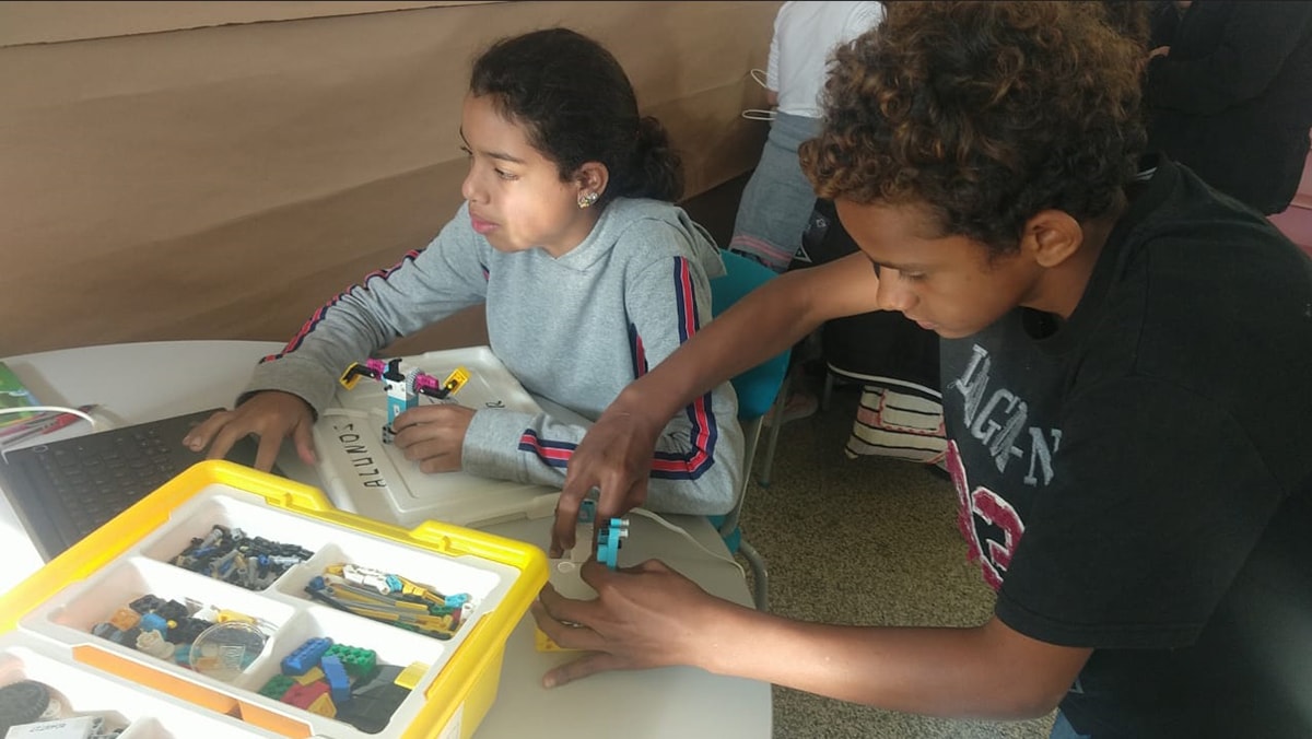 Aulas de Robótica contemplam alunos da Rede Municipal de Ensino em Naviraí