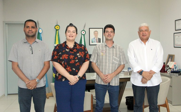 Governo de Naviraí recebe empresário que pretende instalar fábrica de colchões no município