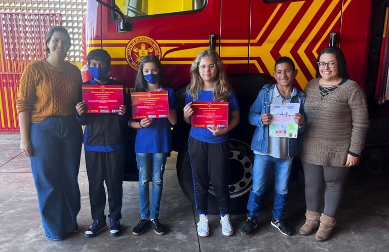 Educação de Naviraí e Corpo de Bombeiros premiam vencedores do Concurso de Desenho Bombeiro Herói