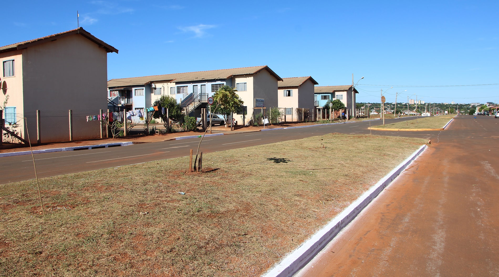 NAVIRAÍ EM MOVIMENTO – Ações de limpeza de vias públicas contemplam a região do Nelson Trad