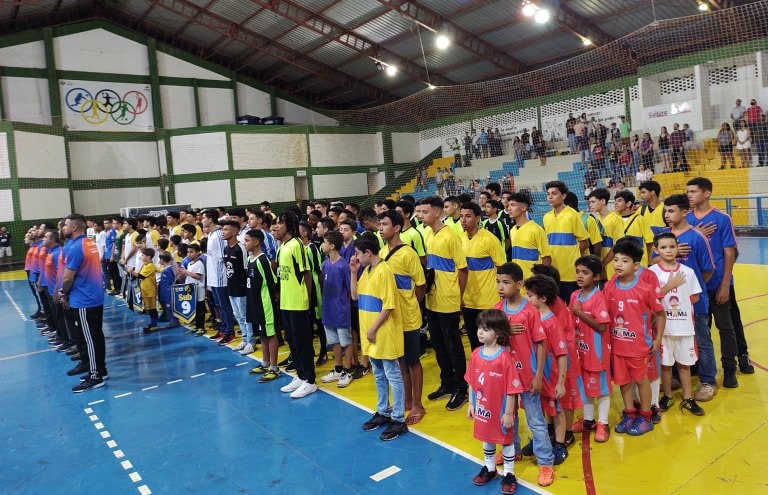 Com 78 equipes e 11 cidades participantes, começa em Naviraí a 25ª Copa Chama de Futsal de Base
