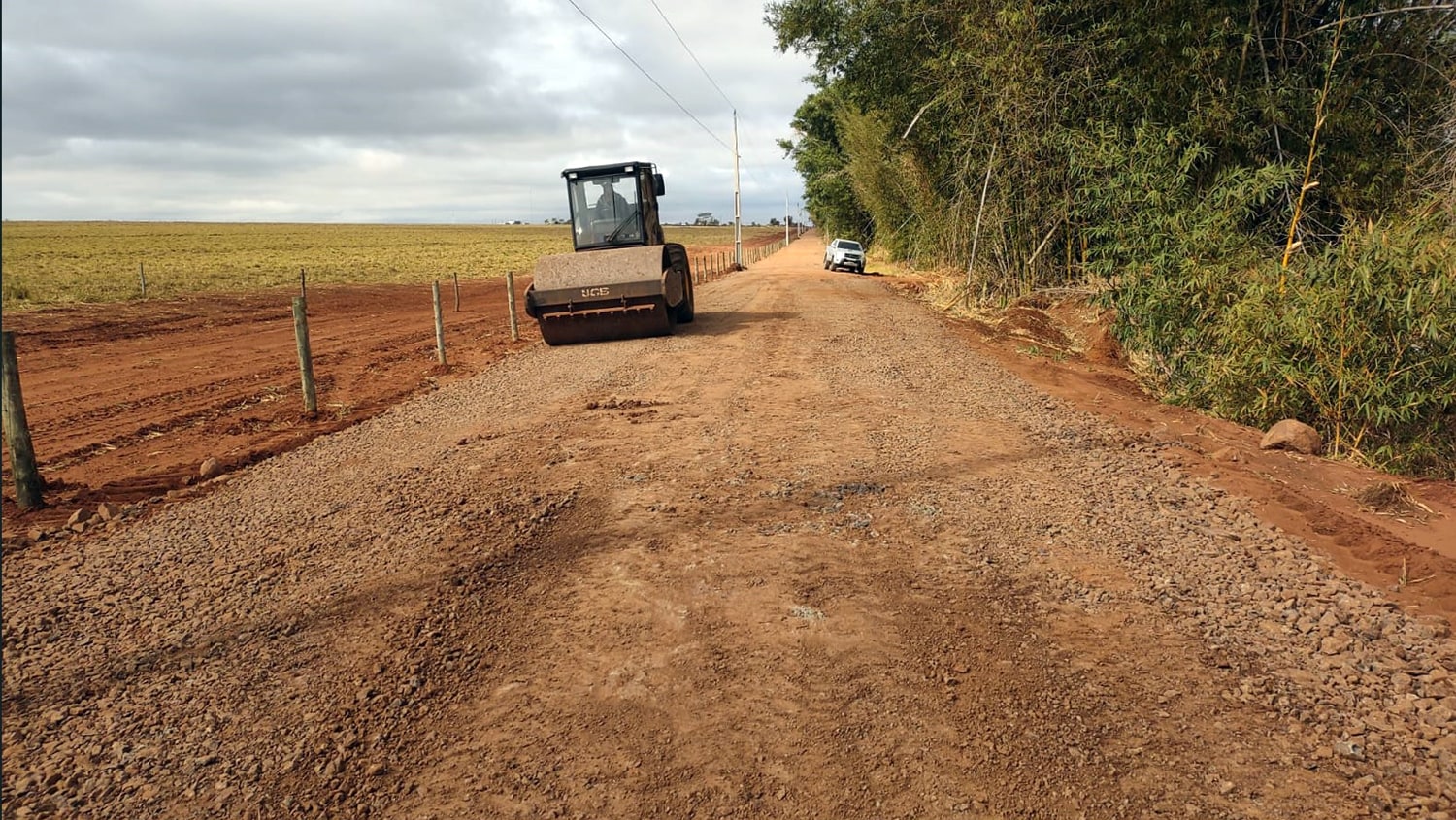 Prefeitura de Naviraí retoma cascalhamento da região do Alto da Mata