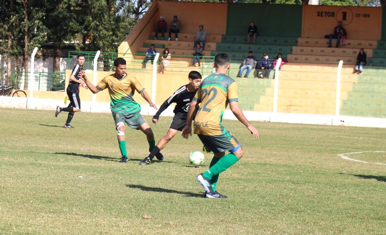 Campeonato Amador de Futebol de Campo de Naviraí encerra primeira fase neste domingo