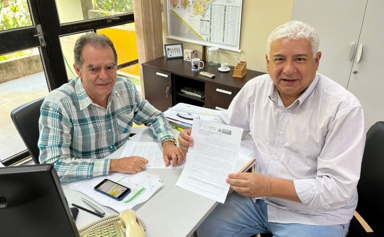 Prefeitura de Naviraí recebe pá carregadeira para conservação de solo e adequação de estradas vicinais