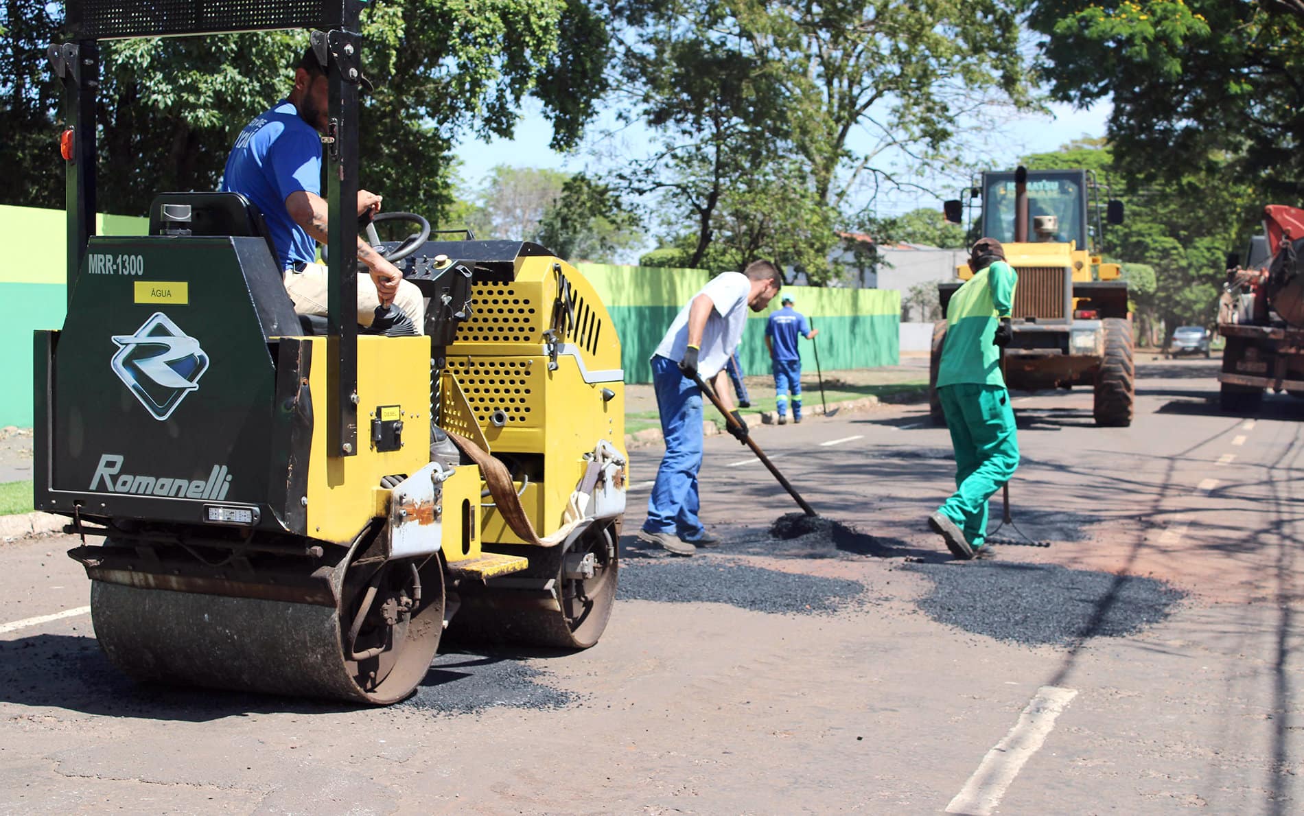 Prefeitura de Naviraí intensifica trabalhos de operação tapa-buracos