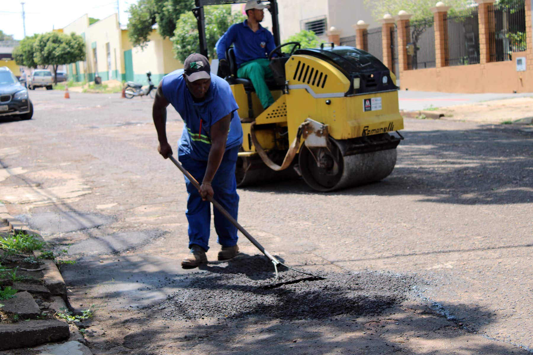 Operação tapa-buracos prossegue em várias regiões da cidade