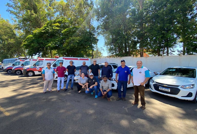 Prefeitura de Naviraí reforça a frota da Saúde com micro-ônibus, ambulâncias e outros veículos