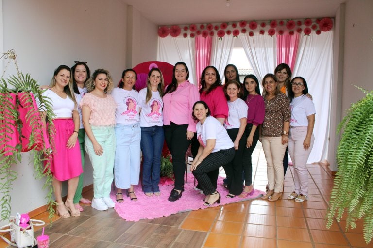 Evento alusivo ao Outubro Rosa reúne servidoras da Vigilância em Saúde de Naviraí