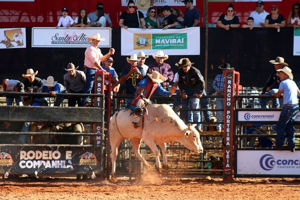 Peão de Angélica vence o Rodeio em Touros da 28ª Exposição Agropecuária de  Naviraí