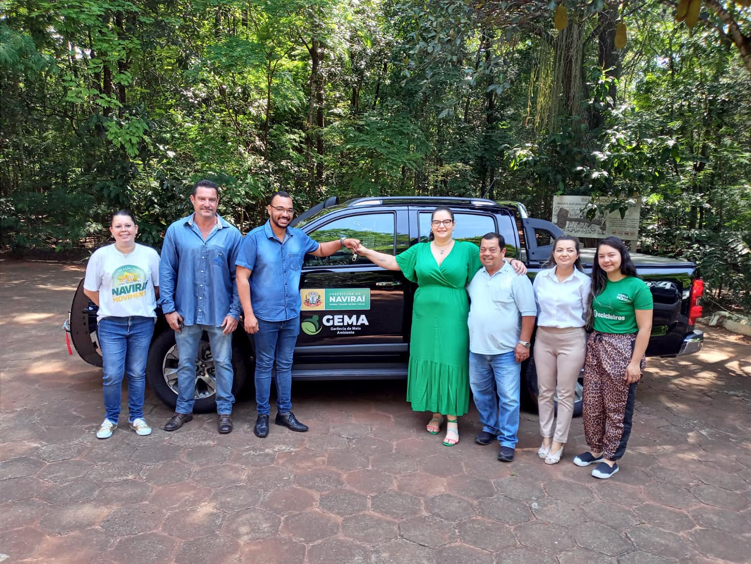 Prefeitura de Naviraí adquire e entrega camionete para Gerência de Meio Ambiente