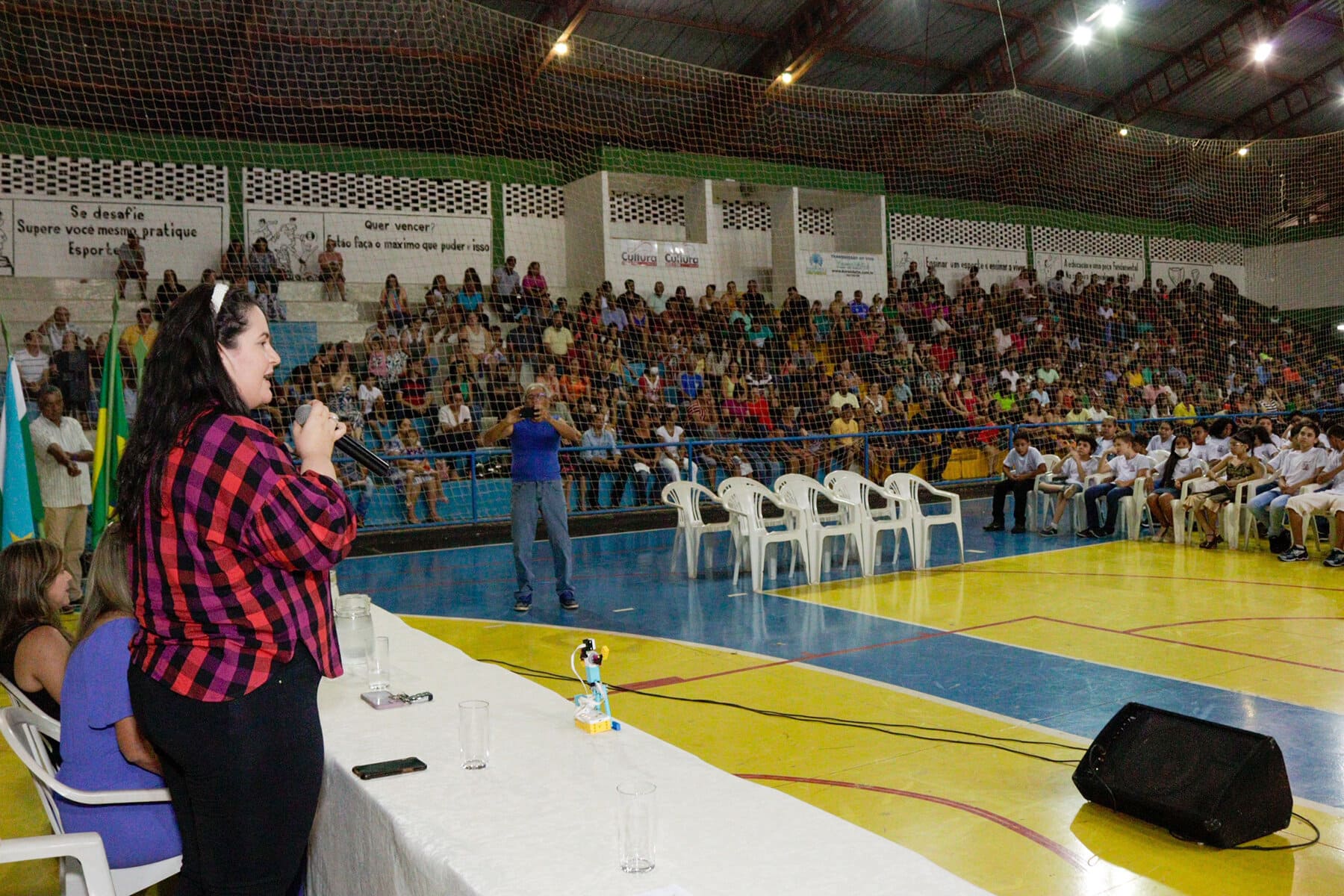 Na entrega de certificados, Prefeita confirma ampliação de vagas para cursos de Robótica em Naviraí