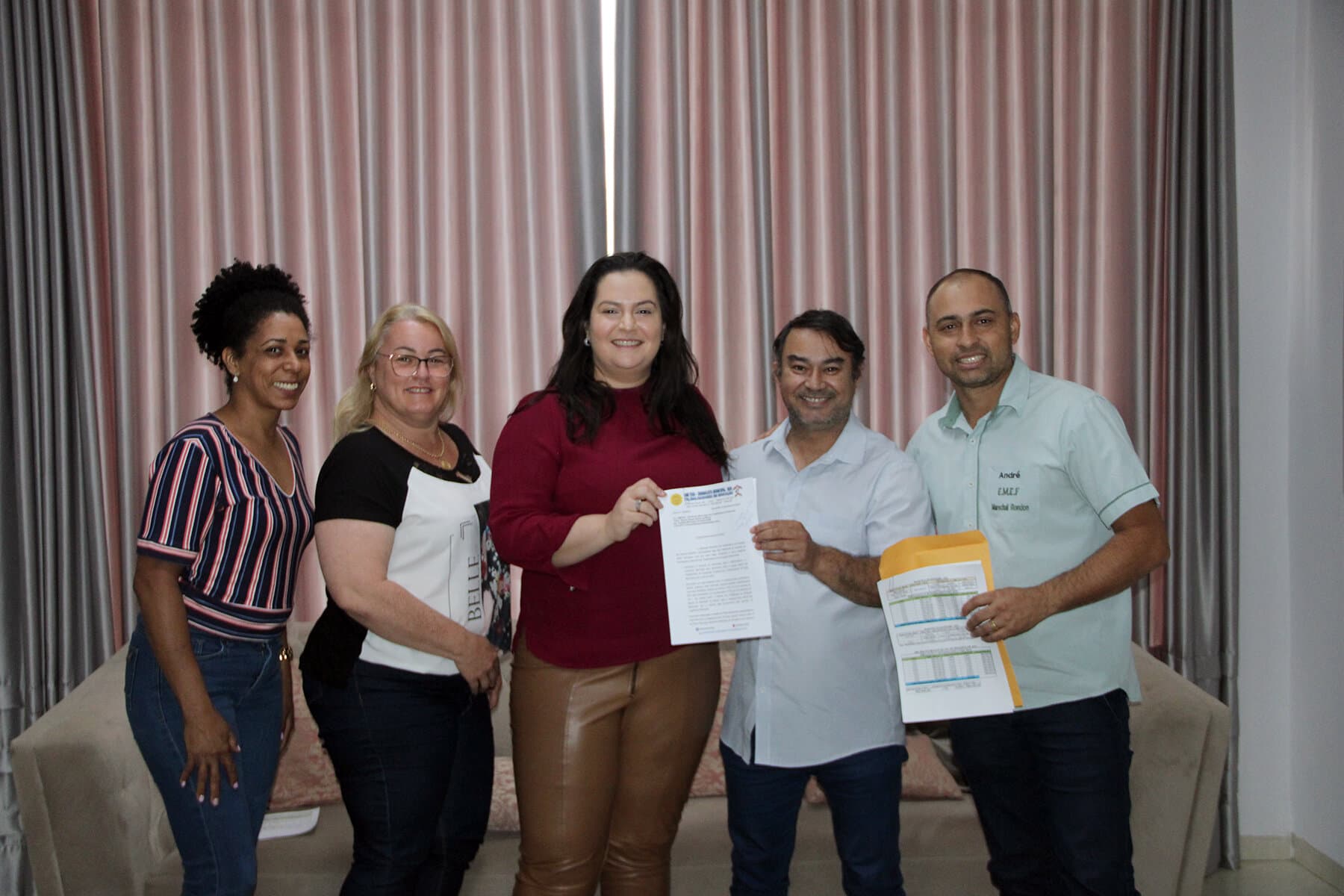 Prefeita mantém diálogo com o SIMTED que reconhece conquistas dos professores na atual Administração