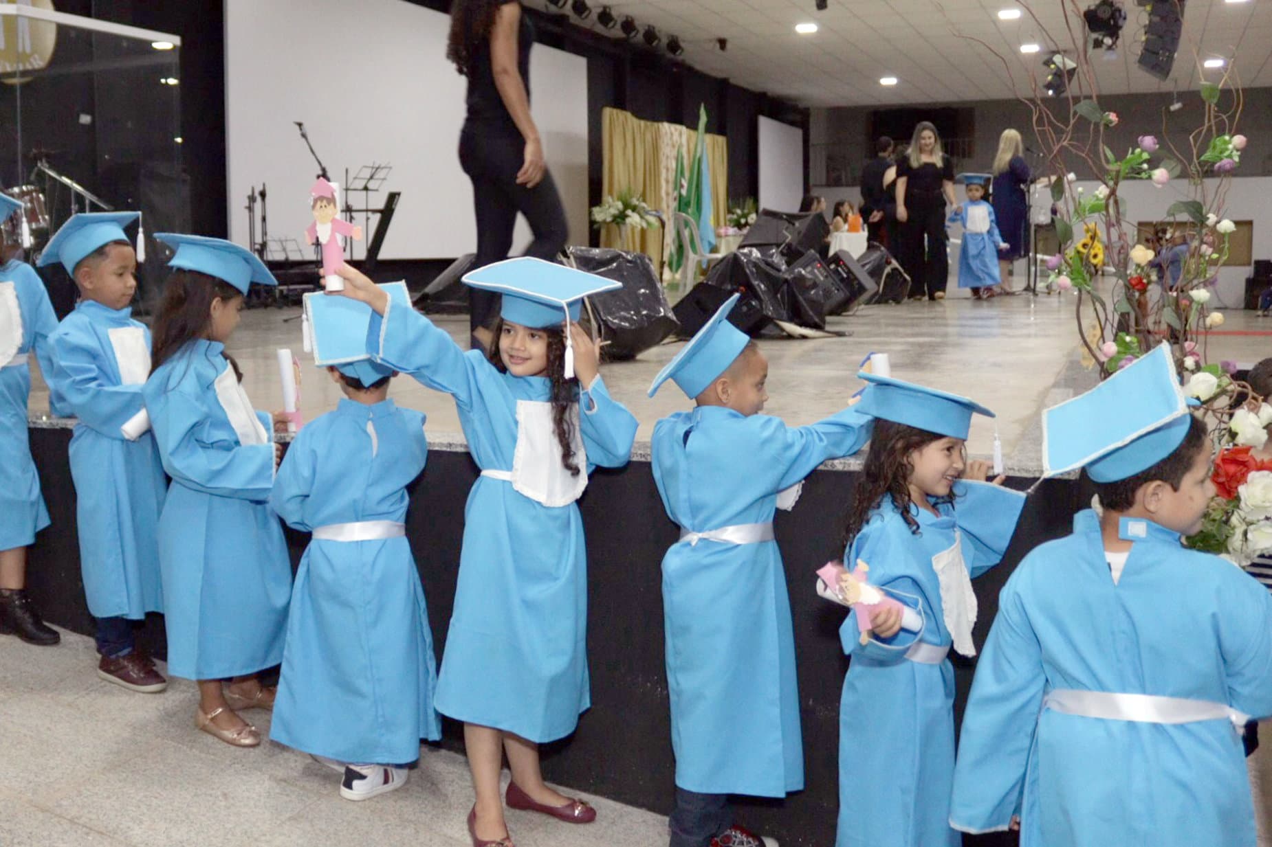 CIEI Maria José da Silva Cançado realiza cerimônia de formatura dos alunos do Jardim III
