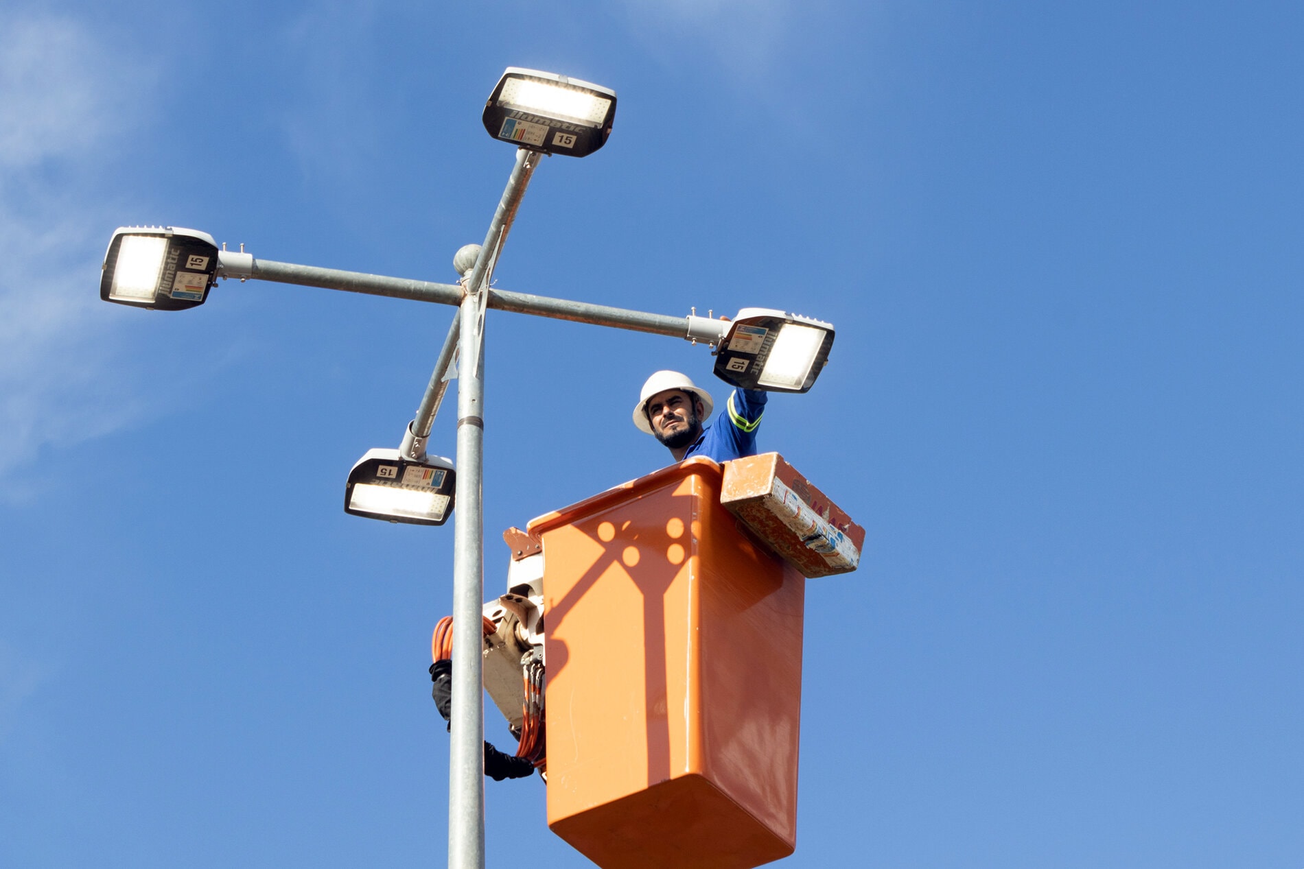 Prefeitura de Naviraí restabelece iluminação da Praça do Bairro Sol Nascente