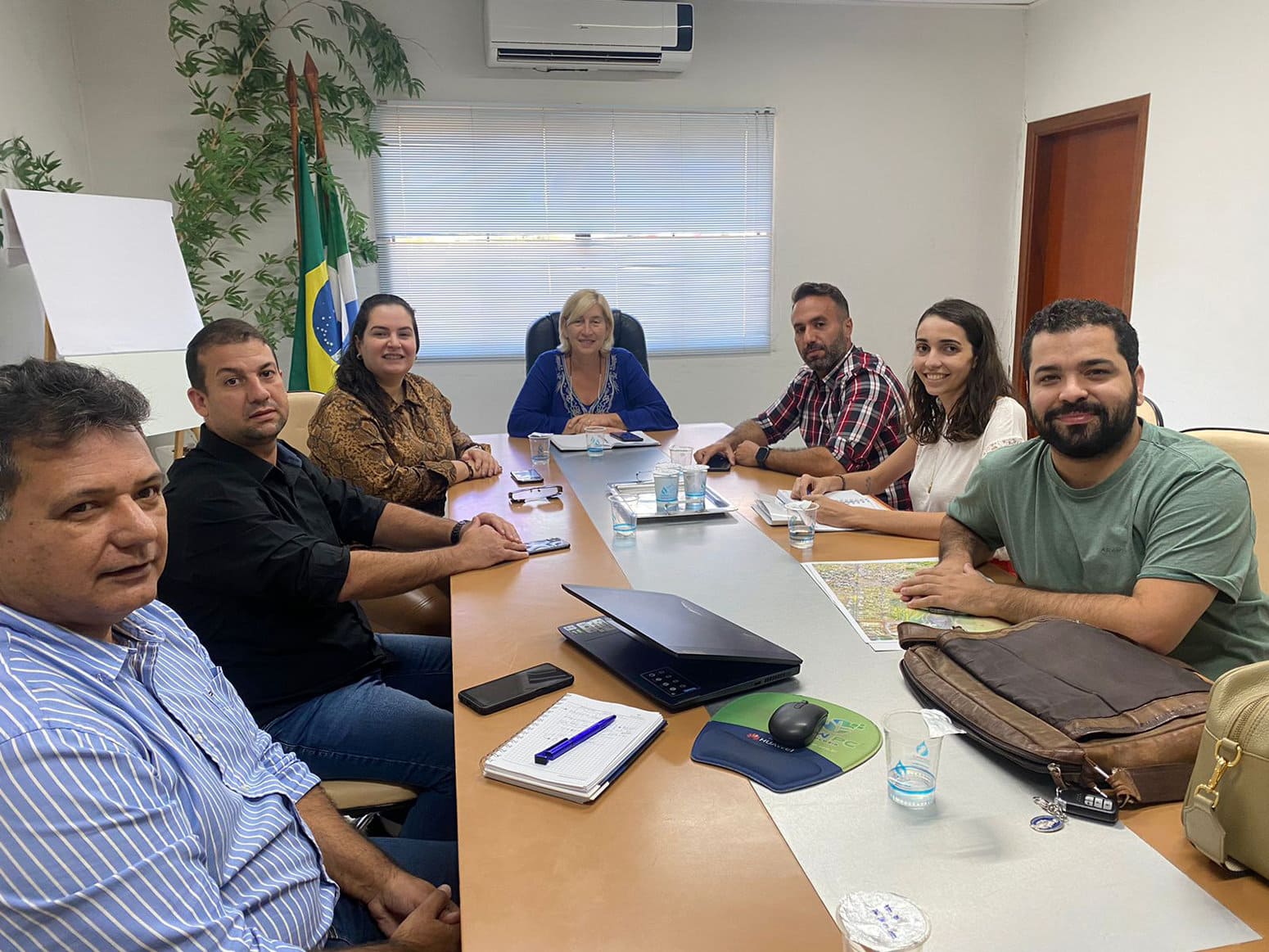 Regularização fundiária urbana e mais moradias pautam reunião entre o Governo de Naviraí e Agehab