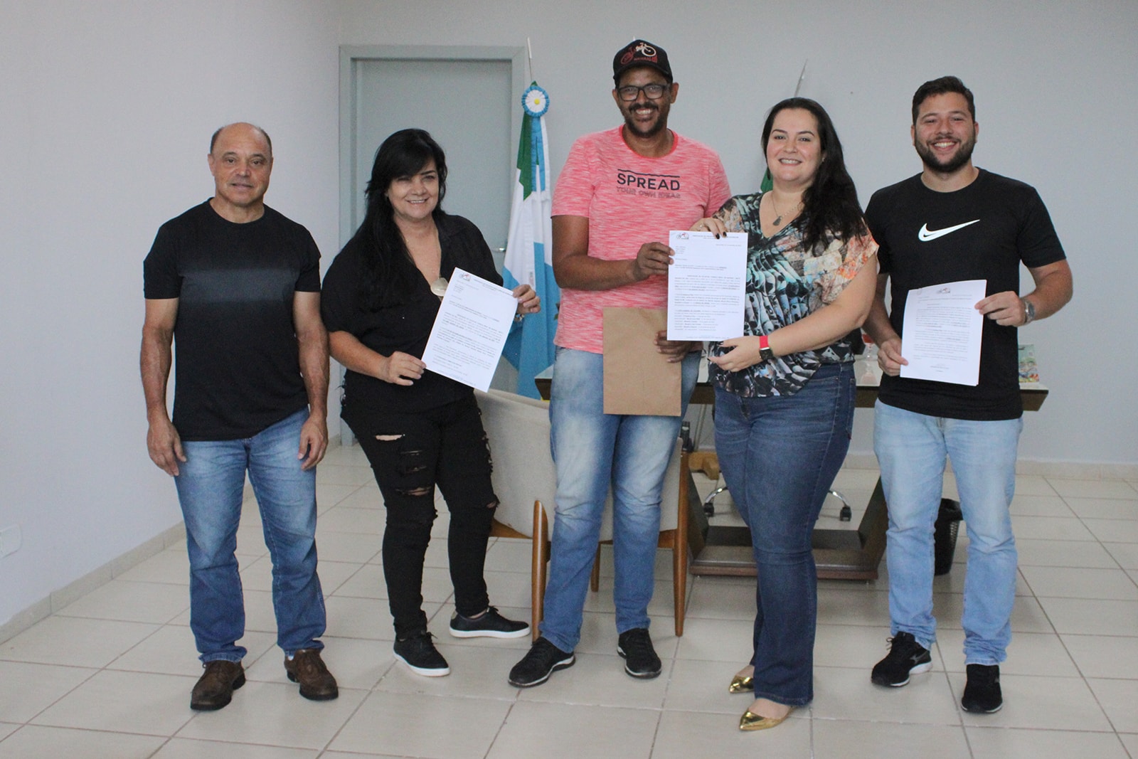 Prefeita recebe representantes de associação de ciclismo