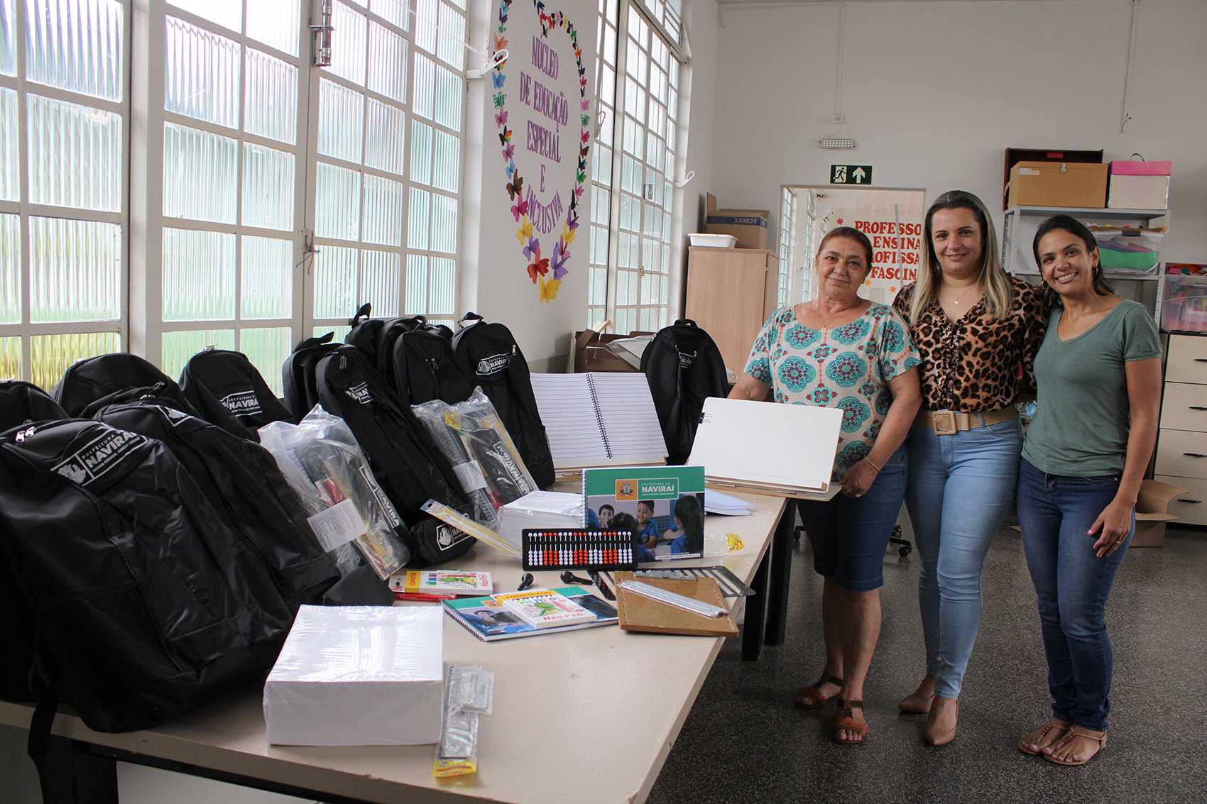 Kit escolar da Rede Municipal de Ensino de Naviraí contempla alunos cegos e de baixa visão