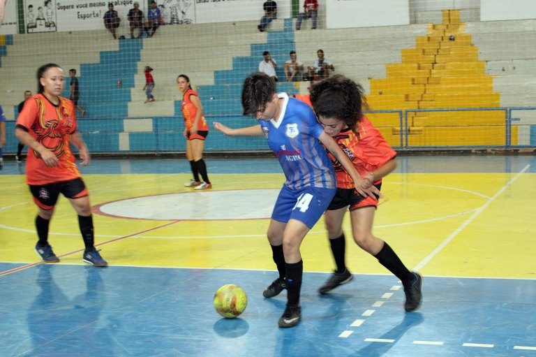 Com apoio da Prefeitura de Naviraí, 6º Torneio de Futsal Feminino da Escolinha 12 de Outubro reuniu equipes de 6 municípios