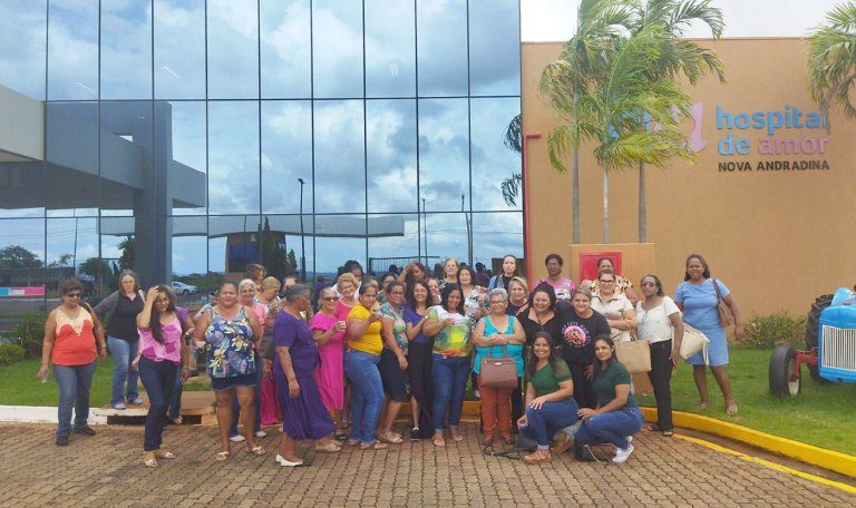 Mulheres de Naviraí realizam exames de mamografia e preventivos no Hospital de Amor em Nova Andradina