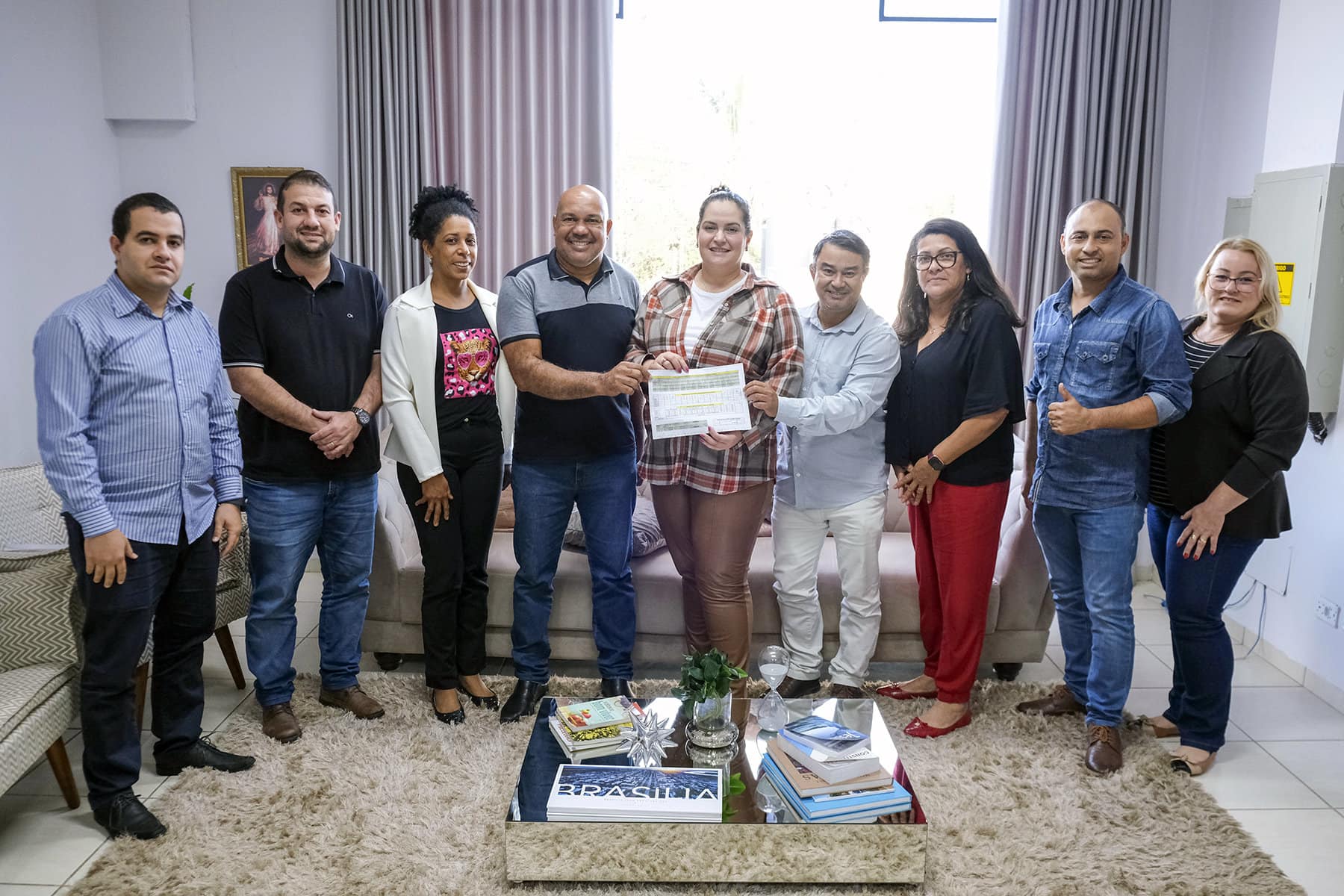 Governo Municipal de Naviraí concede novo reajuste aos professores e total chegará a 15%