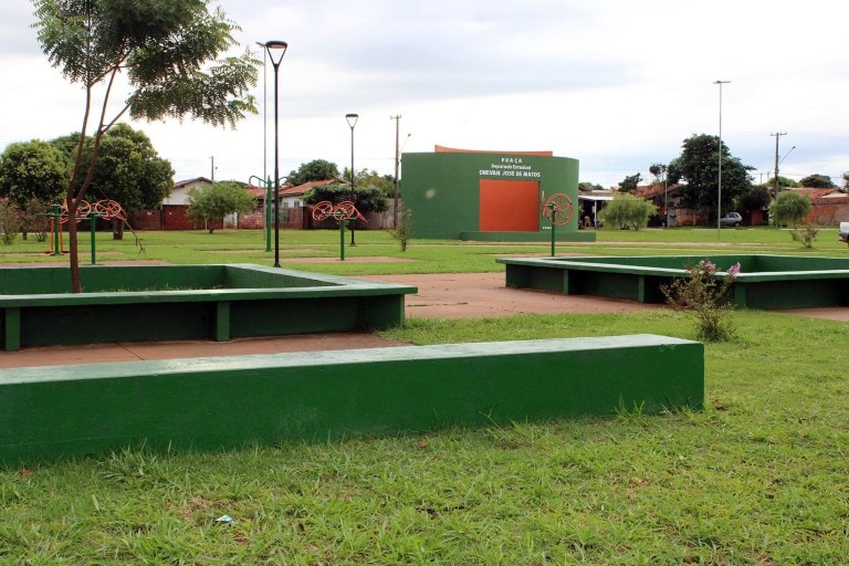Governo de Naviraí entrega revitalização da Praça Deputado Onevan de Matos, no Jardim Paraíso nesta sexta