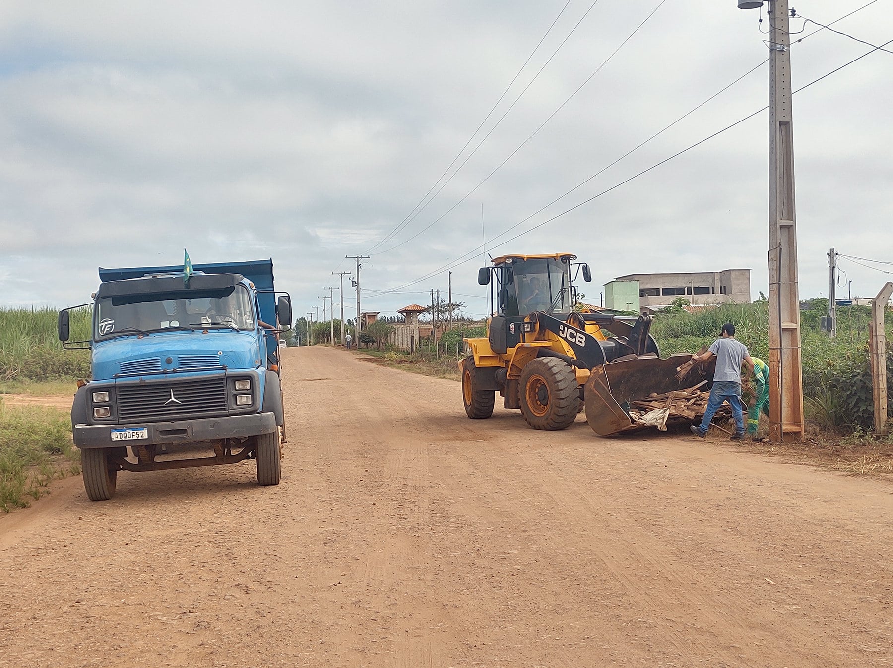 Prefeitura de Naviraí realiza mutirão de limpeza no Cinturão Verde
