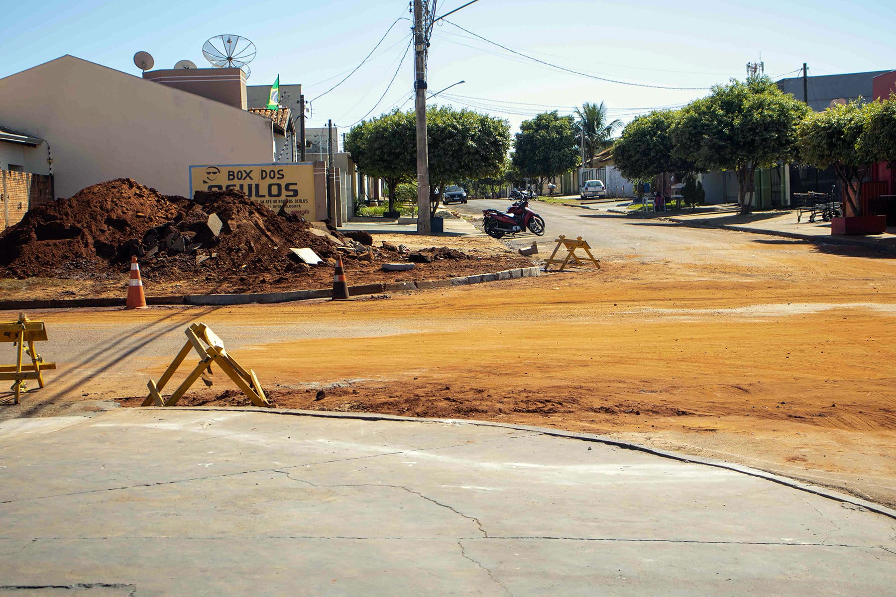 Prefeitura amplia drenagem no Portal Residence e atende comerciantes e moradores do bairro
