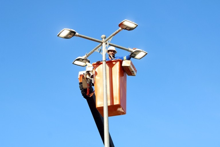 Prefeitura de Naviraí segue modernizando a iluminação pública com instalação de tecnologia de LED