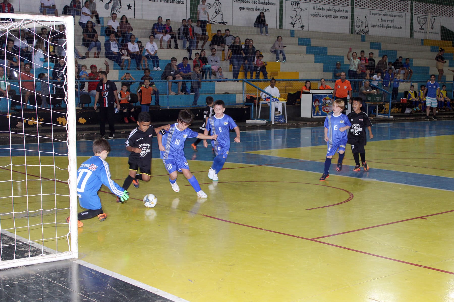 Copa Cidade Naviraí de Futsal de Base 2023 movimenta as noites no Poliesportivo