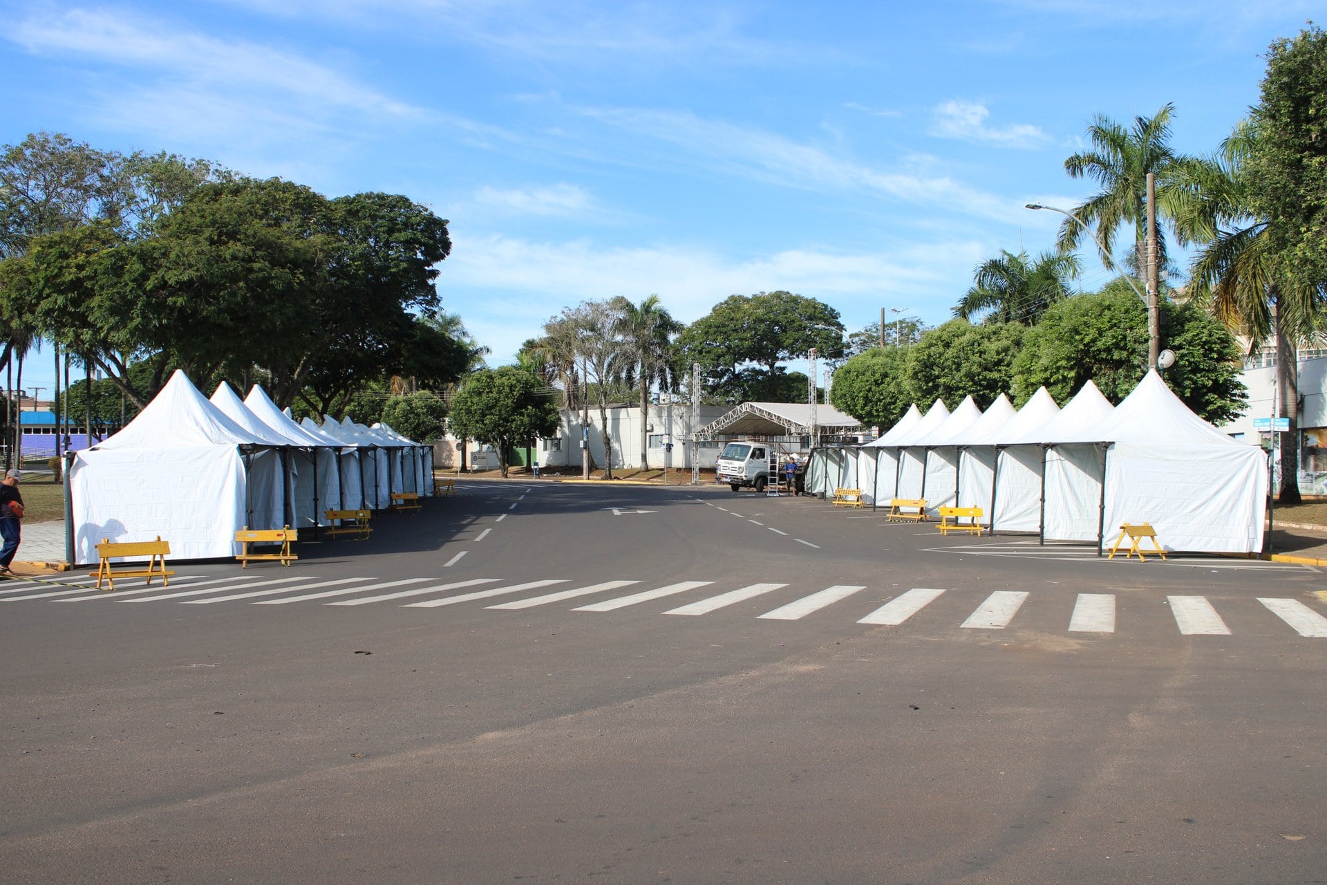 Serviço de montagem da estrutura para realização da 20ª FEJUNAVI é iniciado