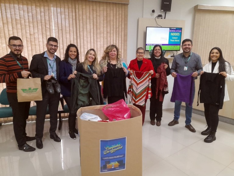 Assistência Social da Prefeitura de Naviraí recebe agasalhos e cobertores arrecadados pela Sicoob Credivale