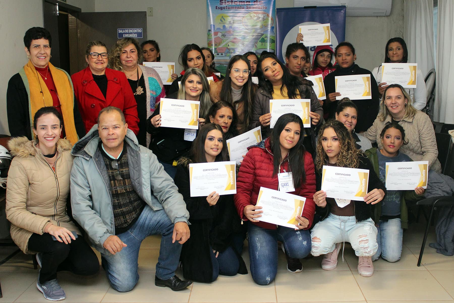 Curso de maquiagem viabilizado pela parceria entre a Prefeitura de Naviraí e Sanesul é concluído