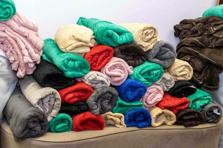 Assistência Social da Prefeitura de Naviraí inicia entrega de cobertores para famílias em situação de vulnerabilidade